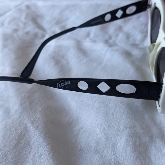 Women\'s Cat eye Sunglasses - White w/ Black Metal Temples main image 6